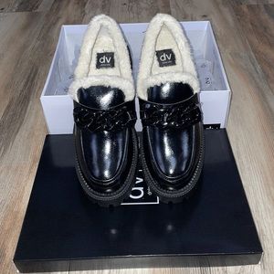 DOLCE VITA Women’s Black Faux Shiny Leather Platform Loafers. Size:8